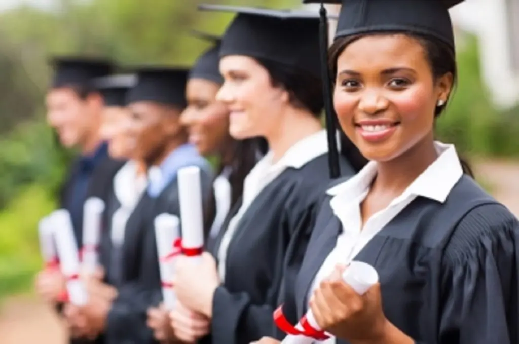 Le Canada Prolonge La Periode Des Demandes Pour Un Permis De Travail Post Diplome Elimine L Exigence Du Permis D Etudes Canada Immigration News