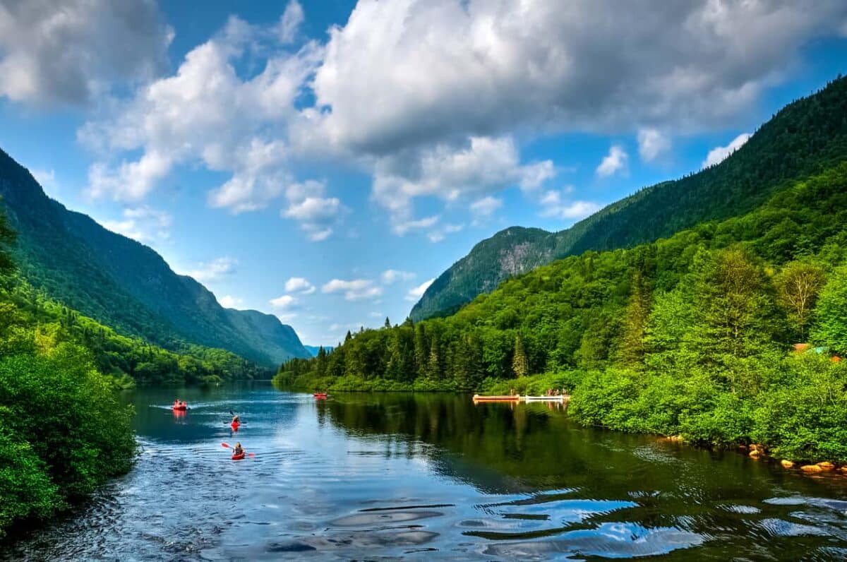 People rafting down the Jacques Cartier river.