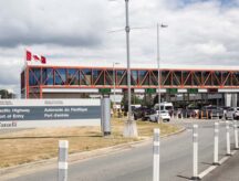 A picture of the border crossing to Canada.